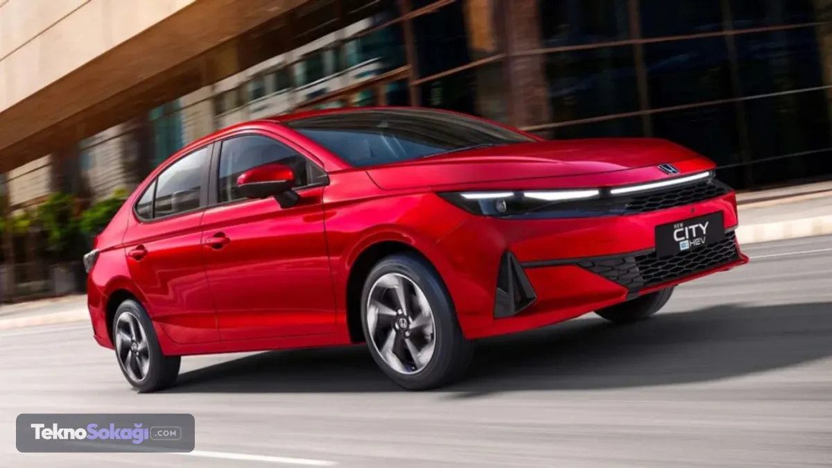 Bir dönem Türkiye yollarında da fırtınalar estiren ancak güncel Honda Türkiye fiyat listesinden sessiz sedasız kaldırılan ünlü sedan modeli Honda City, baştan aşağı yenilenen makyajlı kasası ve ezber bozan hibrit motor seçeneğiyle Hindistan'da resmi olarak görücüye çıktı. modern tasarımı ve yakıt cimrisi teknolojisiyle otomobil dünyasında şimdiden büyük heyecan yarattı.
