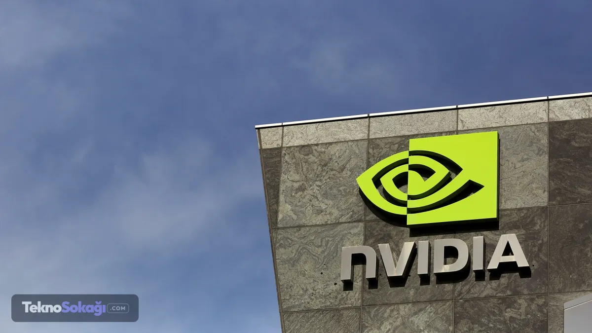 Huang, yabancı orduların Amerikan yapay zeka teknolojilerinden kaçınacağını iddia etse de kamuya açık veriler, Çin'deki bazı askeri bağlantılı kurumların şimdiden Nvidia A100 GPU'ları tedarik ettiğini ortaya koyuyor. Teknoloji dünyasında ulusal güvenlik ile ticari serbestlik arasındaki bu büyük denge savaşı, önümüzdeki süreçte de tartışılmaya devam edecek gibi görünüyor.