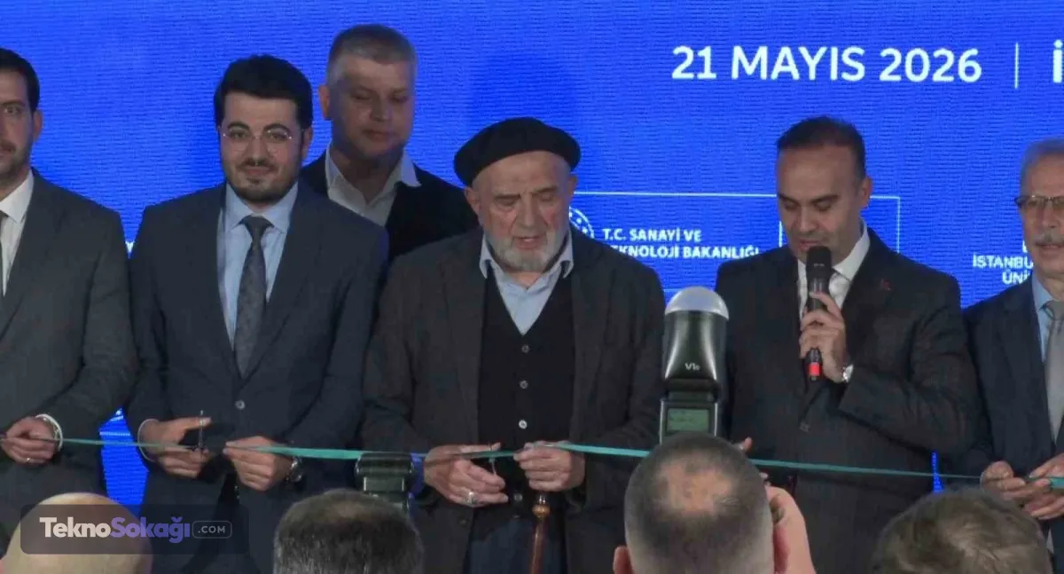 Sanayi ve Teknoloji Bakanı Mehmet Fatih Kacır, Türkiye’nin savunma sanayiinde dışa bağımlılıktan kritik ölçüde çıktığını belirterek insansız hava aracı üretiminde küresel liderliğe ulaşıldığını söyledi. Kacır, yerli teknoloji ekosisteminin Ar-Ge, girişimcilik ve teknopark yatırımlarıyla hızla büyüdüğünü vurguladı.Sanayi ve Teknoloji Bakanı Mehmet Fatih Kacır, İstanbul Medeniyet Üniversitesi bünyesinde kurulan Medeniyet Teknopark Üsküdar Yerleşkesi’nin açılışında yaptığı konuşmada Türkiye’nin savunma ve teknoloji alanındaki dönüşümüne dikkat çekti. Kacır, ülkenin 23 yıl önce savunma ihtiyaçlarında büyük oranda dışa bağımlı olduğunu, bugün ise geniş bir yüksek teknoloji üretim kapasitesine ulaştığını ifade etti.