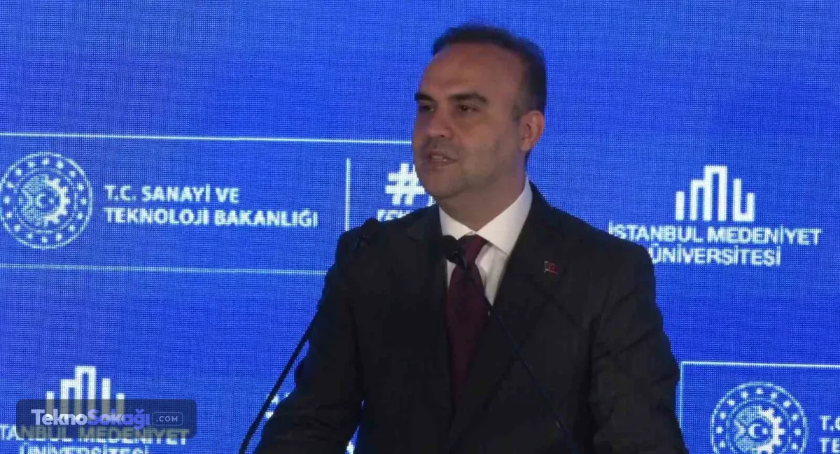 “Girişimcilik ekosistemi büyüyor”Kacır, teknoloji girişimciliğinin Türkiye’nin kalkınma stratejisinde önemli bir rol oynadığını belirterek son yıllarda kamu destekleriyle milyarlarca liralık yatırımın harekete geçirildiğini söyledi. BiGG Programı ile binlerce girişim fikrinin hayata geçtiğini, teknoparklarda ise 13 binden fazla firmanın faaliyet gösterdiğini aktardı.Türkiye’nin genç nüfus avantajına sahip olduğunu vurgulayan Kacır, üniversitelerden her yıl yaklaşık bir milyon mezunun teknoloji ekosistemine katıldığını belirtti. TEKNOFEST ve benzeri programlarla gençlerin teknoloji üretimine yönlendirildiğini ifade etti.
