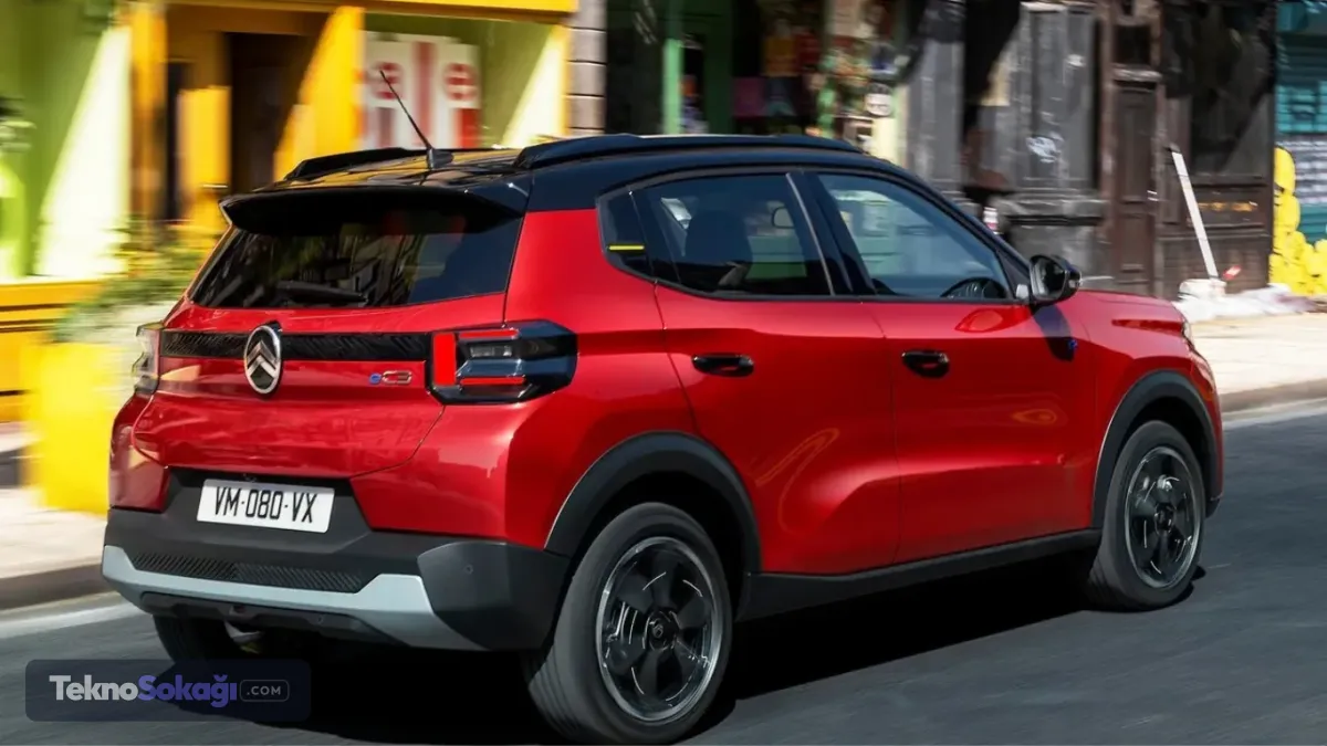 Citroen e-C3 listenin üst sırasındaCitroen ë-C3 & ë-C3 Aircross: Türkiye pazarının en erişilebilir elektrikli modellerinden olan ë-C3, 113 beygirlik motoruyla 1 milyon 420 bin TL’den başlayan fiyatıyla listenin en cazip seçeneklerinden biri. SUV kardeşi ë-C3 Aircross ise 1 milyon 760 bin TL seviyesinde.
