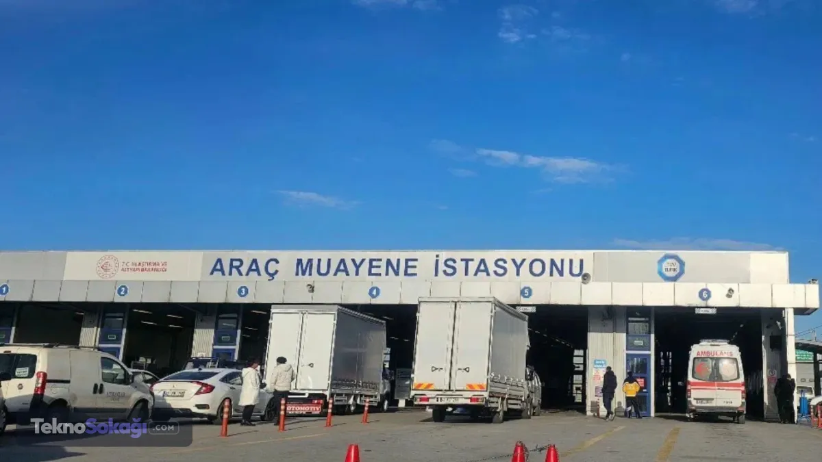 Ağustos 2027 itibarıyla Türkiye genelindeki araç muayene istasyonlarını işletme hakkını devralacak ve hizmet vermeye başlayacak olan TURKA, sektöre tüketici dostu radikal bir güncelleme ile giriş yapacağını ilan etti.Sürücülerin en büyük çilesi son buluyorMevcut sistemde araç sahipleri, muayene istasyonlarında nakit ödeme yapmak zorunda kalıyor; kredi kartı veya banka kartı kullanmak istediklerinde ise "hizmet bedeli" veya "pos komisyonu" adı altında ek ücretler ödemek zorunda bırakılıyordu. Bu durum özellikle yüksek muayene ücretleriyle birleştiğinde vatandaşın cebini ciddi şekilde zorluyordu.