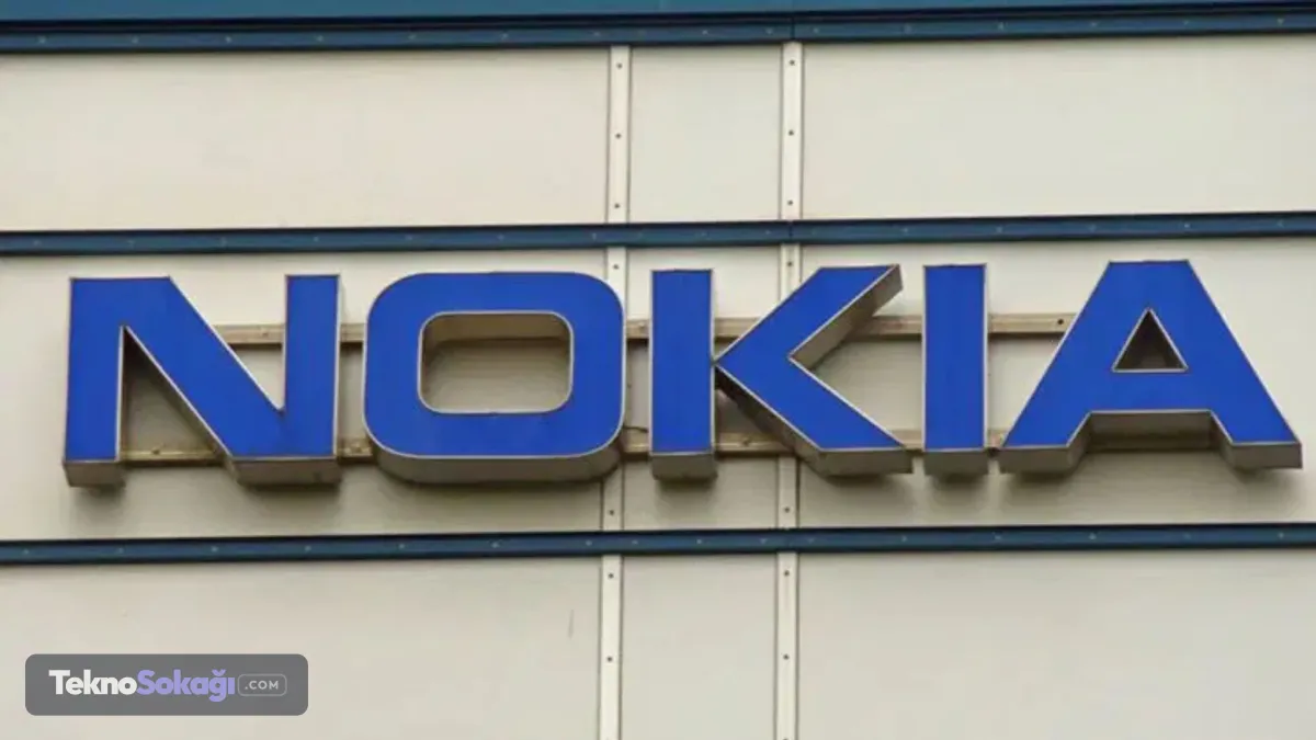 Mevcut küresel talebi karşılamak adına optik ve IP ağları alanındaki büyüme tahminlerini yukarı yönlü revize ettiklerini açıklayan Nokia CEO'su Justin Hotard, rotayı küresel veri merkezlerine çevirdi. Motley Fool tarafından paylaşılan finansal verilere göre, büyük ölçekli veri merkezi işletmecileri sermaye harcamalarını en az yüzde 45 artırarak yatırımlarını 600 milyar doların üzerine çıkarmayı planlıyor. Nokia da bu dev bütçeden en büyük payı almayı hedefliyor.