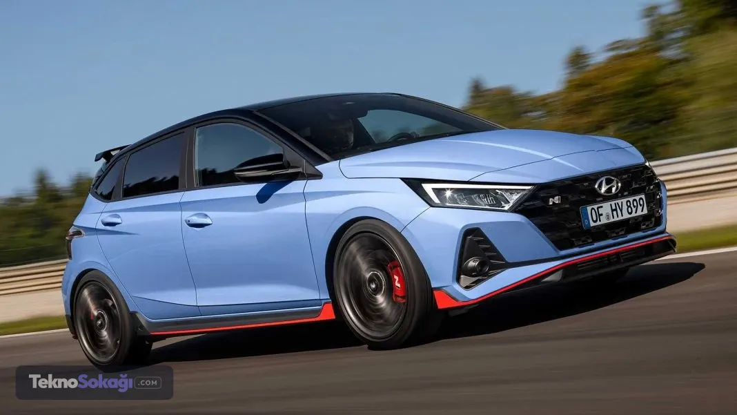 Hyundai i20Kompakt yapısıyla şehir içi kullanımda avantaj sağlayan Hyundai i20, 1.2 ve 1.4 benzinli motor seçenekleriyle biliniyor. Düşük yakıt tüketimi, kolay sürüş deneyimi ve ikinci elde yüksek talep görmesi modelin öne çıkan özellikleri arasında gösteriliyor.