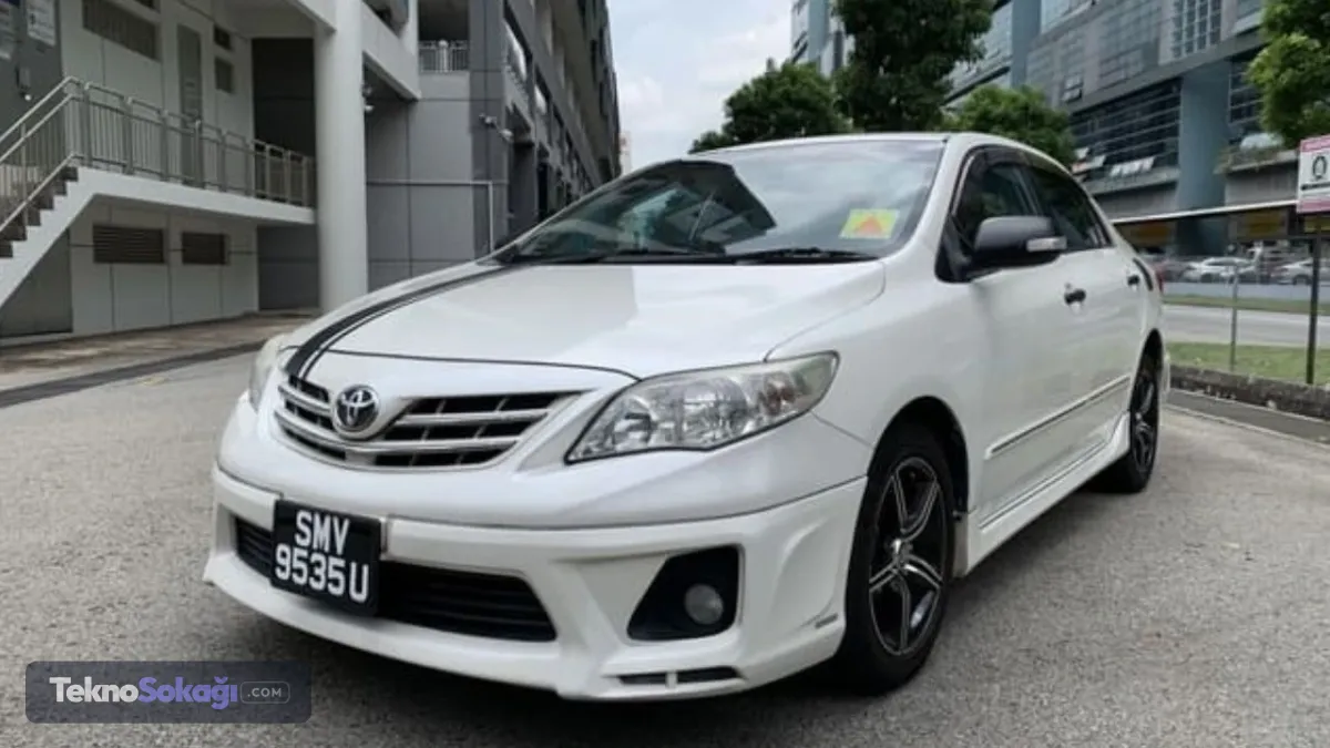 Toyota Corolla (2012-2018)Dayanıklılığıyla bilinen Toyota Corolla, 1.6 benzinli motor seçeneğiyle uzun yıllardır sorunsuz kullanım sunuyor. Düşük arıza oranı ve güçlü ikinci el piyasası sayesinde Türkiye’de en çok tercih edilen modeller arasında yer almaya devam ediyor.