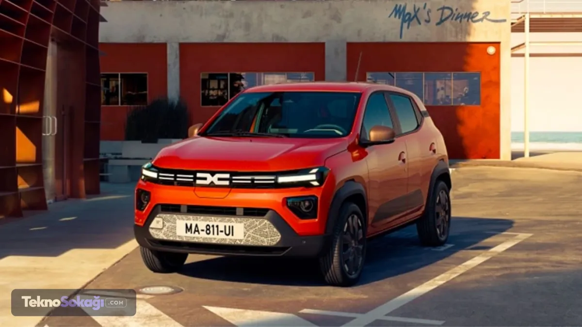 Dacia'nın elektrikli ve hibrit geleceği şekilleniyorDacia, sadece Yeni Spring ile sınırlı kalmayıp önümüzdeki döneme ait yeşil enerji vizyonunu da paylaştı. Şirket, önümüzdeki dört yıllık süreçte aralarında tamamen elektrikli Sandero modelinin de yer aldığı üç farklı elektrikli aracı daha piyasaya sürmeyi taahhüt etti. Elektrikli atılımın yanı sıra hibrit pazarında da vites artıran marka, şu anda toplam satışları içinde yüzde 25 seviyesinde olan hibrit araç satış oranını, gelecekte üçte iki (yaklaşık yüzde 66) seviyesine çıkarmayı hedeflediğini duyurdu.