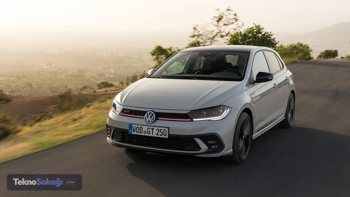 7. Volkswagen Polo (1.0 MPI)Alman sağlamlığını kompakt sınıfa taşıyan Polo, karmaşık olmayan 1.0 MPI motoruyla yüksek mekanik güven sunuyor. Az arıza çıkartan araç, kaliteli iç mekan malzemeleriyle de uzun ömürlü bir yapıya sahip.