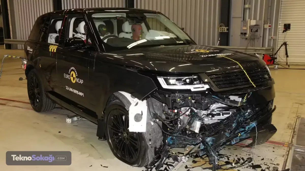 Euro NCAP testleri için iki milyon euro feda ediliyorEuro NCAP tarafından uygulanan kapsamlı çarpışma testleri, üreticilerin test esnasında parçalanmak üzere belirli sayıda aracı tahsis etmesini gerektiriyor. Ferrari, her biri 500 bin euro değerindeki en az dört adet Luce modelini bu süreçte kullanacak. Toplam satış değeri iki milyon euroyu bulan bu araçların feda edilmesiyle birlikte Luce, Euro NCAP laboratuvarlarında teste giren en pahalı otomobil unvanını alacak.