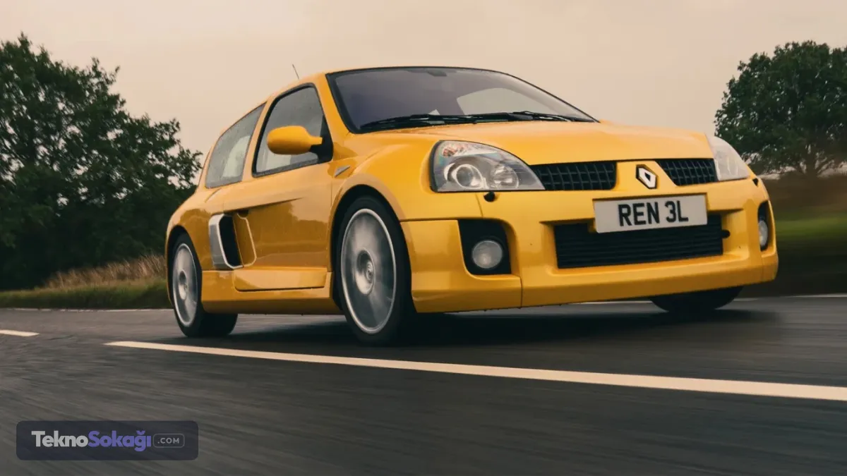 9. Renault 4: Dünyanın can simidi2CV'nin en büyük rakibi olan Renault 4, gösterişsiz ama son derece havalı yapısıyla dikkat çekiyor. Avrupa'dan Afrika'ya, Güney Amerika'dan Okyanusya'ya kadar dünyanın dört bir yanındaki izole topluluklar için sağlam ve güvenilir bir can simidi olan bu model, şık bir Paris arabası olmanın çok ötesine geçmeyi başardı.