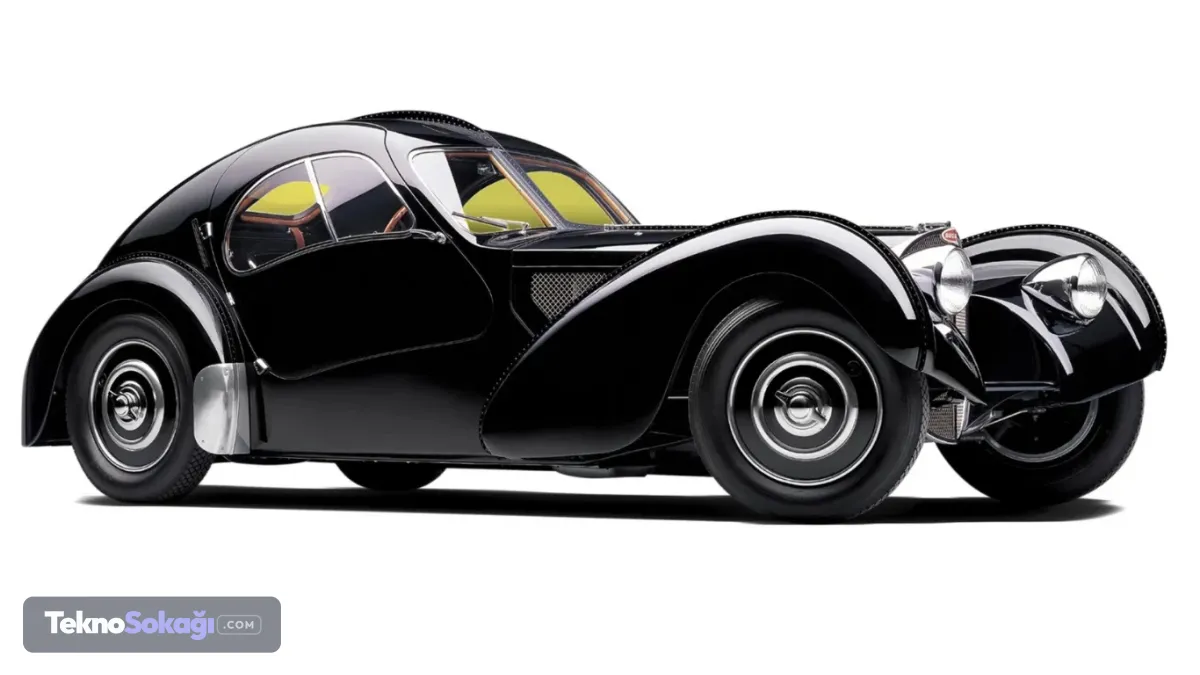 7. Bugatti Type 57SC Atlantic: İnsan elinden çıkan en muhteşem sanatMona Lisa’yı veya tarihi katedralleri bir kenara bırakın; bu otomobil, insanlığın üretebileceği en üst düzey estetiği temsil ediyor. Günümüzde sadece üç tanesinin kayıtlara geçmiş olması efsanesini daha da büyütüyor. Yapay zekanın (AI) bile etten kemikten oluşan insanların vizyonunu asla tam olarak yeniden yaratamayacağının en büyük kanıtı bu tasarımdır.