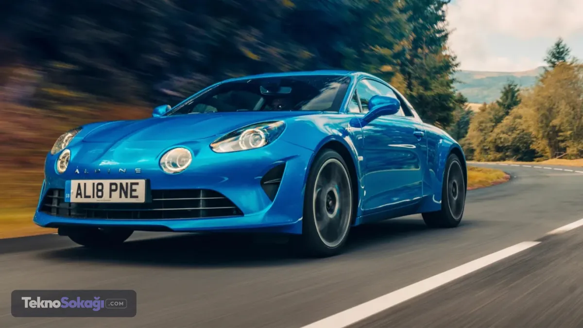 4.. Alpine A110 (Modern): Hafifliğin kusursuz dengesiSpor otomobil pazarının hızla daraldığı bir dönemde, Renault'nun efsanevi Alpine markasını modern bir yorumla geri getirmesi büyük bir cesaret örneğiydi. İyi ki de yapıldı; mütevazı güç ile düşük ağırlığın basit zevklerini hatırlatan modern A110, gelmiş geçmiş en mükemmel şekilde tasarlanmış, en dengeli spor otomobillerden biri olarak kabul ediliyor.