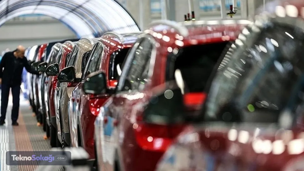 Sadece birkaç ekonomik model direnebiliyorYaşanan bu daralma sonrasında, orta gelir grubuna hitap eden erişilebilir cabrio pazarında neredeyse hiç oyuncu kalmadı. Günümüzde bu segmentte küresel ölçekte sadece Mazda MX-5, Mini Convertible ve Fiat 500 gibi birkaç ikonik ve görece ekonomik alternatif ayakta kalmaya çalışırken, üstü açık pazarının geri kalan büyük kısmı tamamen ultra lüks ve spor otomobil markalarının tekeline geçmiş durumda. Sektör temsilcileri, elektrikli araç dönüşümünün hız kazanmasıyla birlikte batarya ağırlıkları ve menzil optimizasyonları sebebiyle cabrio modellerin gelecekte daha da nadirleşebileceğini öngörüyor.