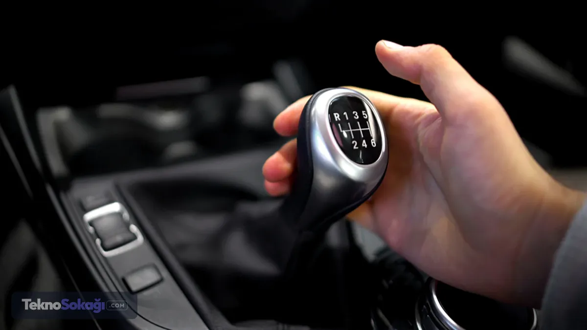 Otomotiv Distribütörleri ve Mobilite Derneği pazar verileri, Türkiye'de otomatik şanzımanlı araç tercih oranının yüzde 90 sınırını çoktan aştığını gösteriyor. Sektör analistleri, bu eğilimin sadece tüketici tercihiyle sınırlı kalmadığını, üretici kanadında da <a href=