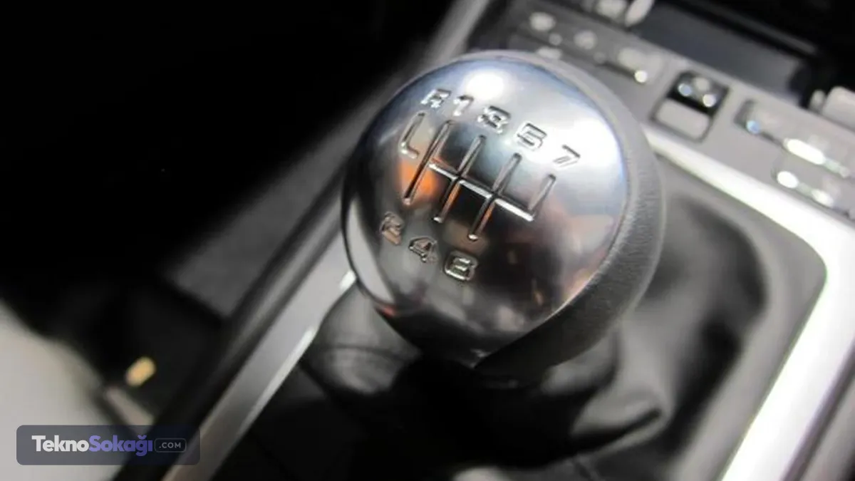 Bu teknik zorunluluklar, manuel vitesli otomobillerin 2030 yılı itibarıyla tamamen niş bir pazara sıkışmasına yol açacak ve düz vites seçeneği otomotiv tarihinin tozlu raflarındaki yerini alacak.