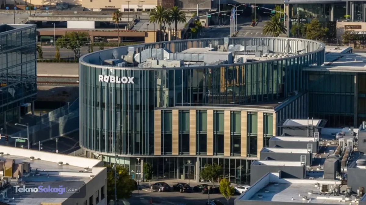 Böylece Roblox, söz konusu yasal yükümlülüğü yerine getiren ilk oyun sitesi olarak kayıtlara geçti. Yaş sınırı gibi kriterleri denetlemek amacıyla kullanılacak bu panel sayesinde 15 yaşından küçük kullanıcıların platforma girişine kesinlikle izin verilmeyecek.