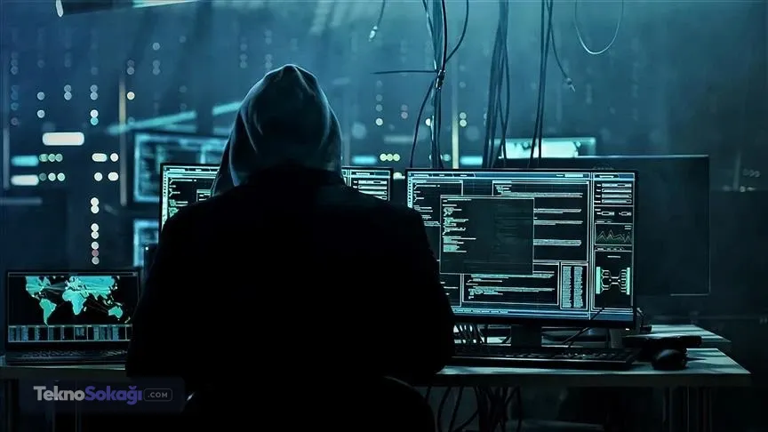 Siber güvenlik uzmanları ne diyor?Siber güvenlik alanında çalışan akademisyenler, bir kişinin fotoğrafından elde edilen parmak izi verisinin tek başına büyük bir risk oluşturmadığını vurguluyor. Çünkü saldırganların yalnızca parmak izini elde etmesi yeterli olmuyor. Aynı zamanda bu biyometrik verinin kullanılacağı fiziksel cihaza veya güvenlik sistemine erişim sağlanması gerekiyor.Uzmanlara göre bu tür operasyonlar daha çok yüksek güvenlikli kurumlar, kritik tesisler veya özel hedefler için anlam taşıyor. Günlük kullanıcıların bu yöntemle hedef alınma ihtimali ise oldukça düşük görülüyor.