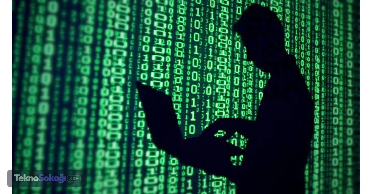Asıl risk başkaUzmanların dikkat çektiği en önemli konu ise sosyal medyada paylaşılan fotoğraflardan çok, siber dolandırıcılık yöntemleri. Kimlik avı saldırıları, sahte internet siteleri, zararlı bağlantılar ve kişisel bilgileri ele geçirmeye yönelik yöntemlerin kullanıcılar açısından çok daha büyük bir tehdit oluşturduğu ifade ediliyor.Bu nedenle uzmanlar, fotoğraflardaki parmak izlerinden ziyade bilinmeyen bağlantılara tıklamama, şüpheli e-postalara karşı dikkatli olma ve iki aşamalı doğrulama kullanma gibi temel siber güvenlik önlemlerinin öncelikli olduğunu vurguluyor.