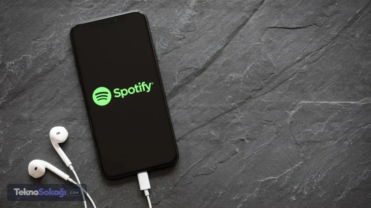 Milyarlarca dolarlık havuzda yapay zeka vurgunu mu var?Komplo teorisyenlerinin bir diğer iddiası ise Spotify'ın yapay zeka şarkılarını öne çıkararak telif ücretlerini kendine sakladığı ve ekstra kâr elde ettiği yönündeydi. Ancak finansal şeffaflık raporları bu iddiayı çürütüyor.