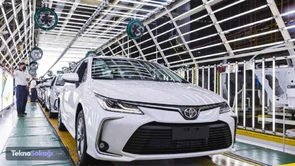 Corolla Sedan üretimi nereye taşınıyor?Kapanma kararıyla birlikte akıllara gelen "Corolla üretimi bitecek mi?" sorusuna da netlik kazandırıldı. Fabrikada üretilen efsane Corolla Sedan modeli, Sorocaba sanayi kompleksine nakledilecek. Toyota, bu büyük taşınma ve geçiş sürecinde pazardaki Corolla Sedan imalatının kesinlikle kesintiye uğramayacağının güvencesini verdi. Üretim hatlarının birleştirilmesiyle birlikte, sadece araç montajı değil; hibrit esnek (hybrid flex) modeller için geliştirilen elektrifikasyon bileşenlerinin üretimi de tek bir sanayi kompleksinde toplanmış olacak.