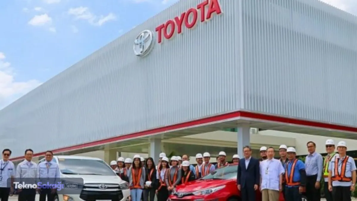 Çekilmiyor, 11 milyar reallik dev bütçeyle vites büyütüyor!Toyota, bu fabrikayı kapatmasına rağmen Brezilya pazarından asla çekilmeyeceğini, aksine yatırımları devasa boyutlara ulaştıracağını vurguladı. Şirket, 2030 yılına kadar sürecek olan 11 milyar R$ (Brezilya Reali) tutarındaki devasa yatırım planını harfiyen uyguluyor. Bu stratejik paket kapsamında Sorocaba'daki tesis genişletilecek ve iki yeni hibrit esnek model daha dünya yollarına çıkarılacak.