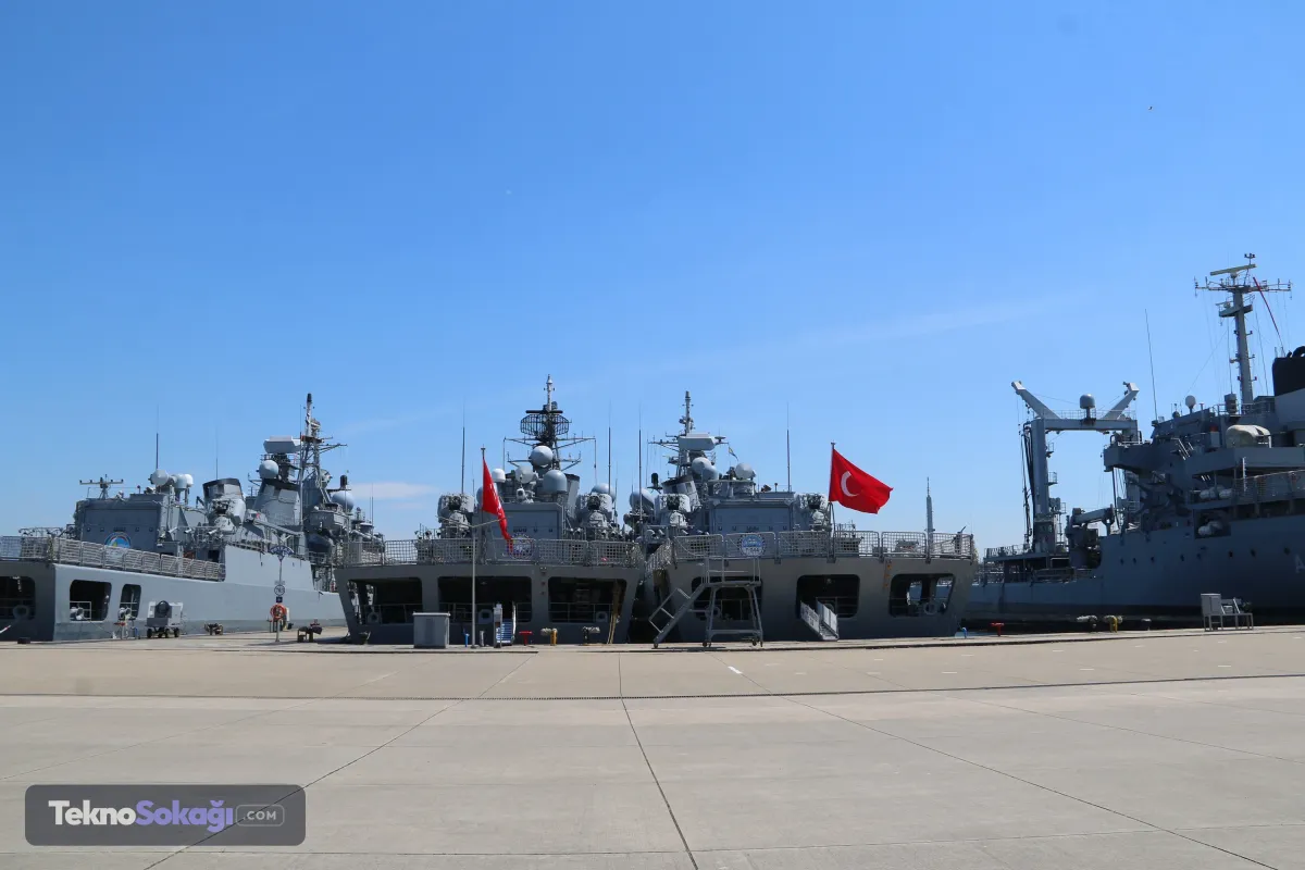 Liman ziyaretleriyle sona erecekTatbikatın son bölümünde 32 gemiyle Karadeniz, Ege Denizi, Doğu Akdeniz ve Kuzey Kıbrıs Türk Cumhuriyeti’nde toplam 18 liman ziyareti gerçekleştirilecek. Faaliyetler 14 Haziran’da tamamlanacak.