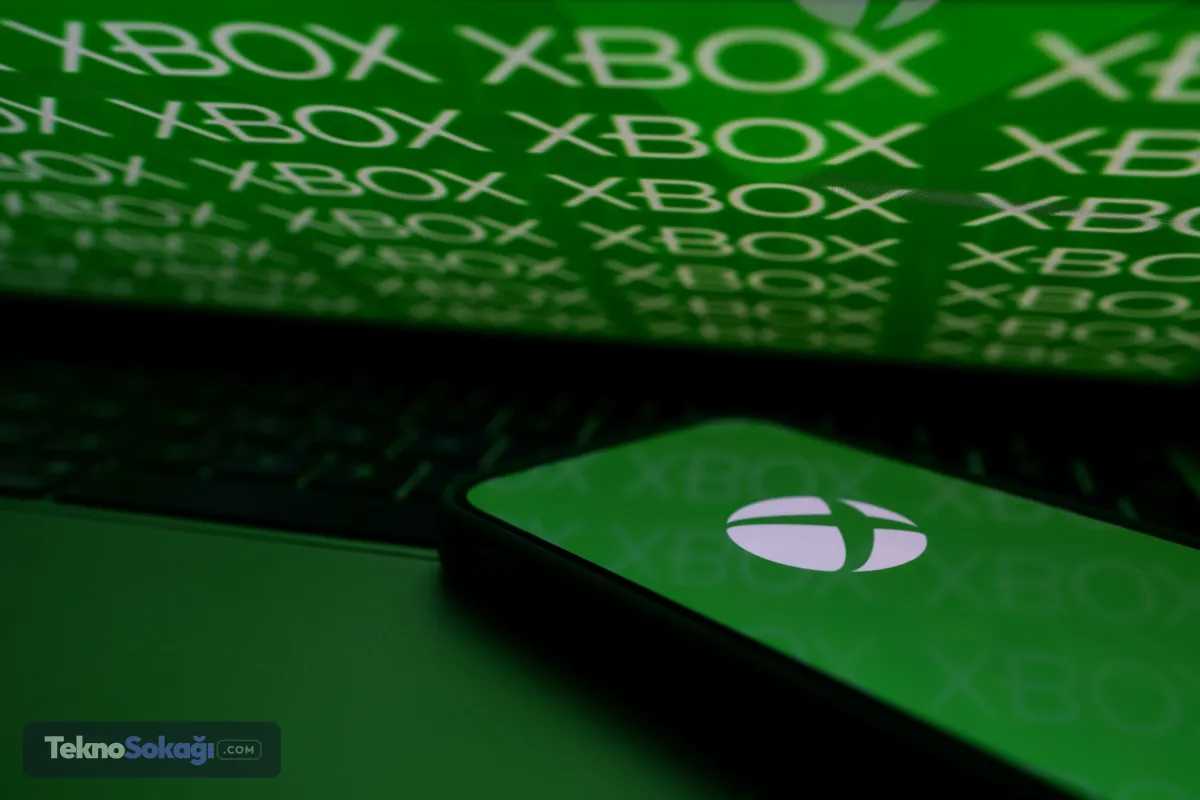 Milyarlarca dolarlık harcamaya rağmen gelir azaldıBloomberg tarafından paylaşılan detaylara göre, Xbox bünyesinde önümüzdeki ay büyük çaplı işten çıkarmalar gerçekleştirilecek ve pazarlama başta olmak üzere pek çok kalemde ciddi bütçe kesintilerine gidilecek. Bu hamle, şubat ayında Xbox'ın oyun birimi CEO'luğuna getirilen Asha Sharma'nın liderliğindeki ilk kapsamlı yeniden yapılanma operasyonu olarak kayıtlara geçiyor.