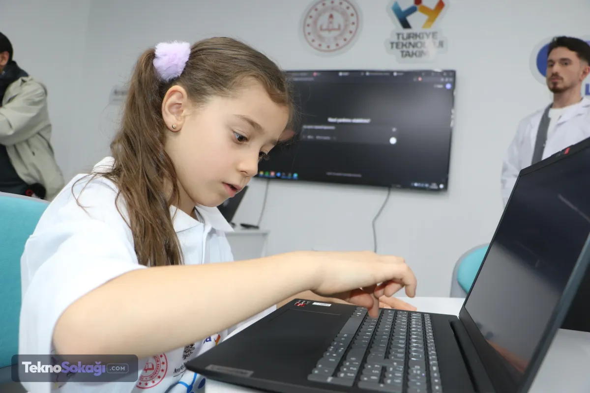 Yapay Zekaya Açılan Gençlik: Yalnızlık ve İletişim Arayışı