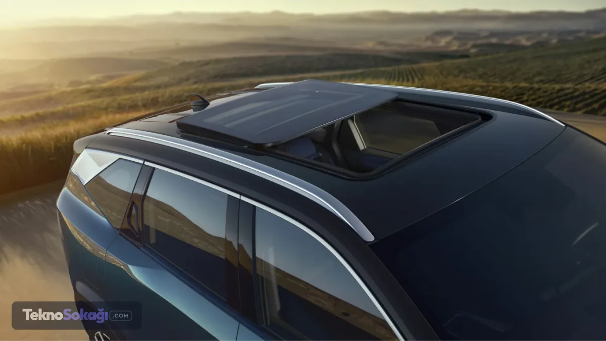Akıllı kokpit ve donanım paketleriYeni Renault Boreal, iki adet 10 inçlik ekranla donatılan modern bir kokpite sahip. En üst paket olan Iconic'te yerleşik Google hizmetleri (Google Haritalar, Asistan ve Play Store), 10 hoparlörlü 435 Watt Harman Kardon ses sistemi, masajlı koltuklar ve 48 renkli ortam aydınlatması gibi lüks detaylar standart olarak geliyor.