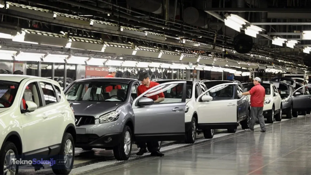 34 yıllık model tarihe karışıyorİlk kez 1992 yılında tanıtılan Nissan Altima, özellikle Kuzey Amerika pazarında markanın en çok satan sedan modellerinden biri olarak öne çıktı. Toyota Camry ve Honda Accord gibi güçlü rakiplerle aynı segmentte mücadele eden model, 34 yıllık üretim hayatı boyunca milyonlarca adet satışa ulaştı.Ancak değişen tüketici tercihleri nedeniyle Nissan, Altima için yeni nesil geliştirmeme kararı aldı.