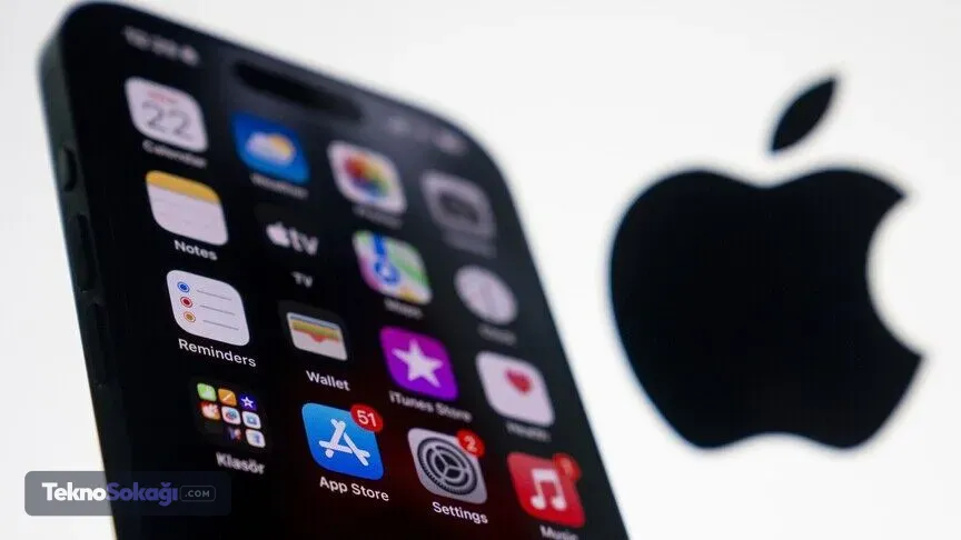 Beş yeni model yoldaİddiaya göre Apple, 2026'nın ikinci yarısından 2027'nin ilk yarısına kadar en az beş farklı iPhone modeliyle kullanıcıların karşısına çıkacak. Daha geniş ürün yelpazesiyle farklı fiyat aralıklarında seçenek sunmayı hedefleyen şirketin, hem donanım satışlarını artırmayı hem de kullanıcılarını Apple ekosistemi içinde tutmayı amaçladığı belirtiliyor.
