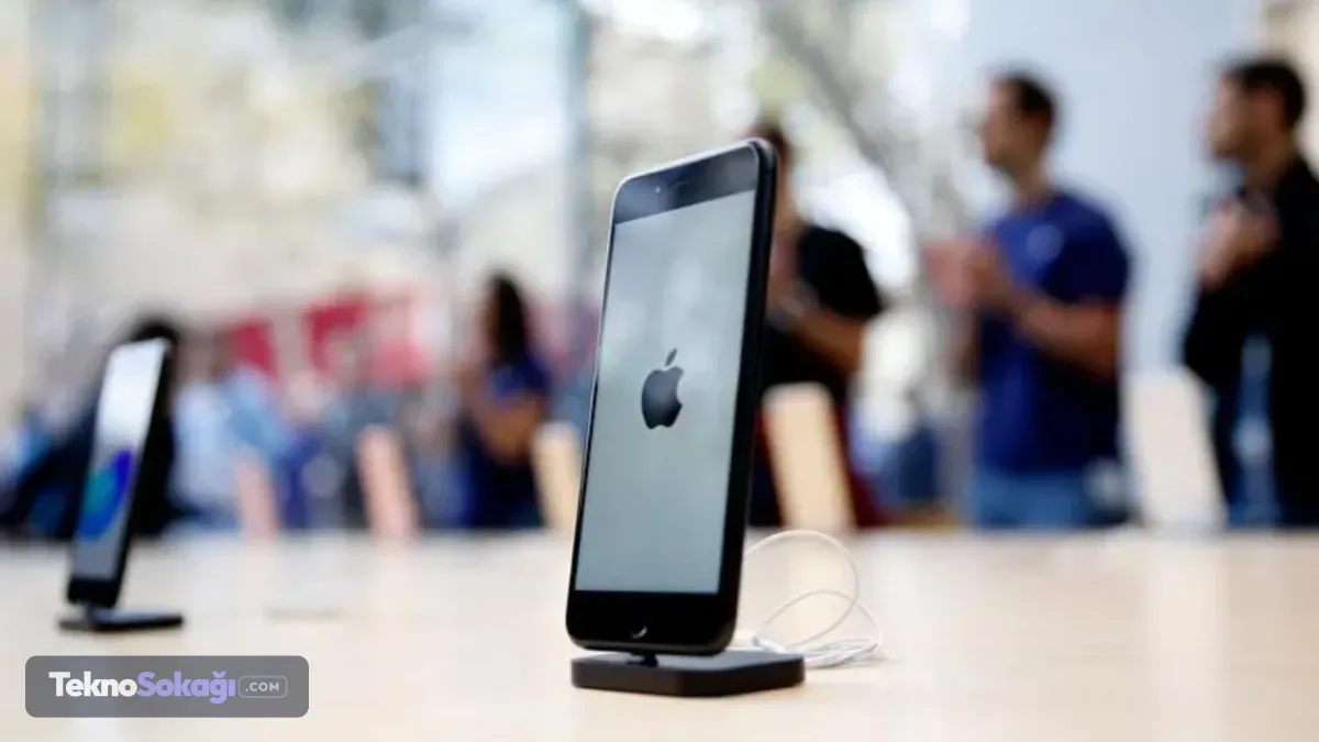 Apple kiralama ücreti ne kadar?Apple'ın Klarna iş birliğiyle sunduğu program, şirketin internet mağazası, Apple Store uygulaması ve ABD'deki fiziksel Apple Store mağazalarında kullanılabilecek.Program kapsamında iPhone ve Apple Watch modelleri için 12 ve 24 ay, Mac ve iPad modelleri için ise 24 ve 36 aya kadar kiralama seçenekleri sunuluyor.Aylık kiralama ücretleri ise şöyle açıklandı:iPhone: 17,99 dolarApple Watch: 11,99 dolarMac: 24,99 dolariPad: 11,99 dolar