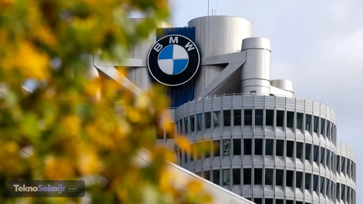 BMW de yangın riski tespit edildiBMW ise motor marş rölesinde meydana gelebilecek korozyon nedeniyle 29 bin 119 aracı geri çağıracak. Şirkete göre marş rölesindeki arıza, aşırı ısınma ve kısa devreye neden olarak yangın riskini artırabiliyor.