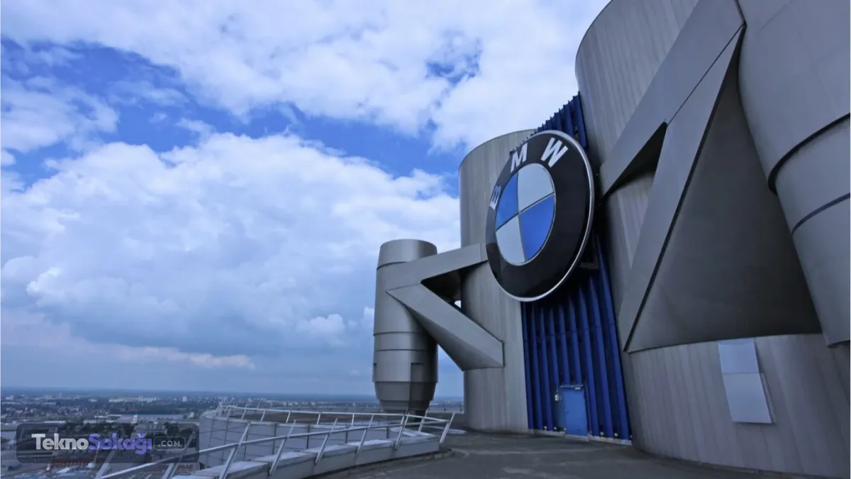 BMW hangi araçları çağırıyor?BMW'nin geri çağırma listesinde şu modeller yer alıyor:BMW 530e xDriveBMW 740Le xDriveBazı BMW iPerformance modelleri