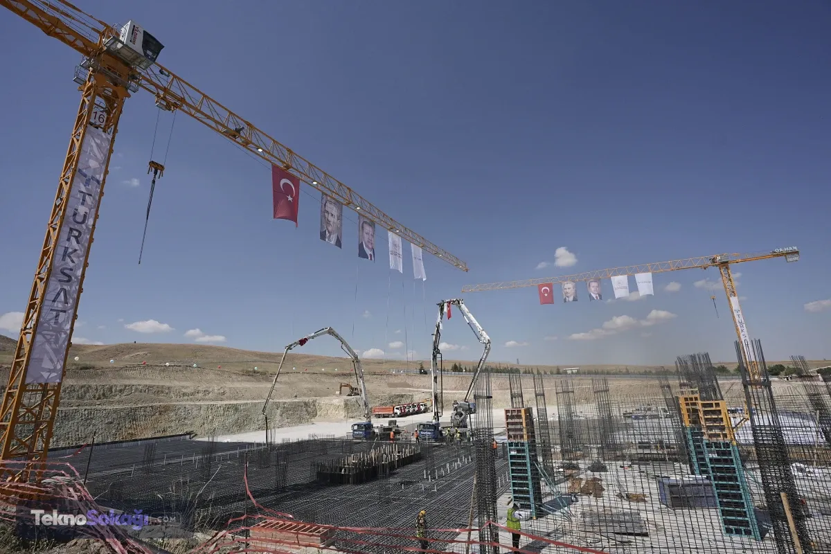 Dünya nüfusunun üçte ikisine ulaşıyoruz! Bakan Uraloğlu uzaydaki dev gücü açıkladı... TÜRKSAT 7A için tarih verildi! Türkiye'nin yeni dijital kalesi Gölbaşı'nda yükseliyor