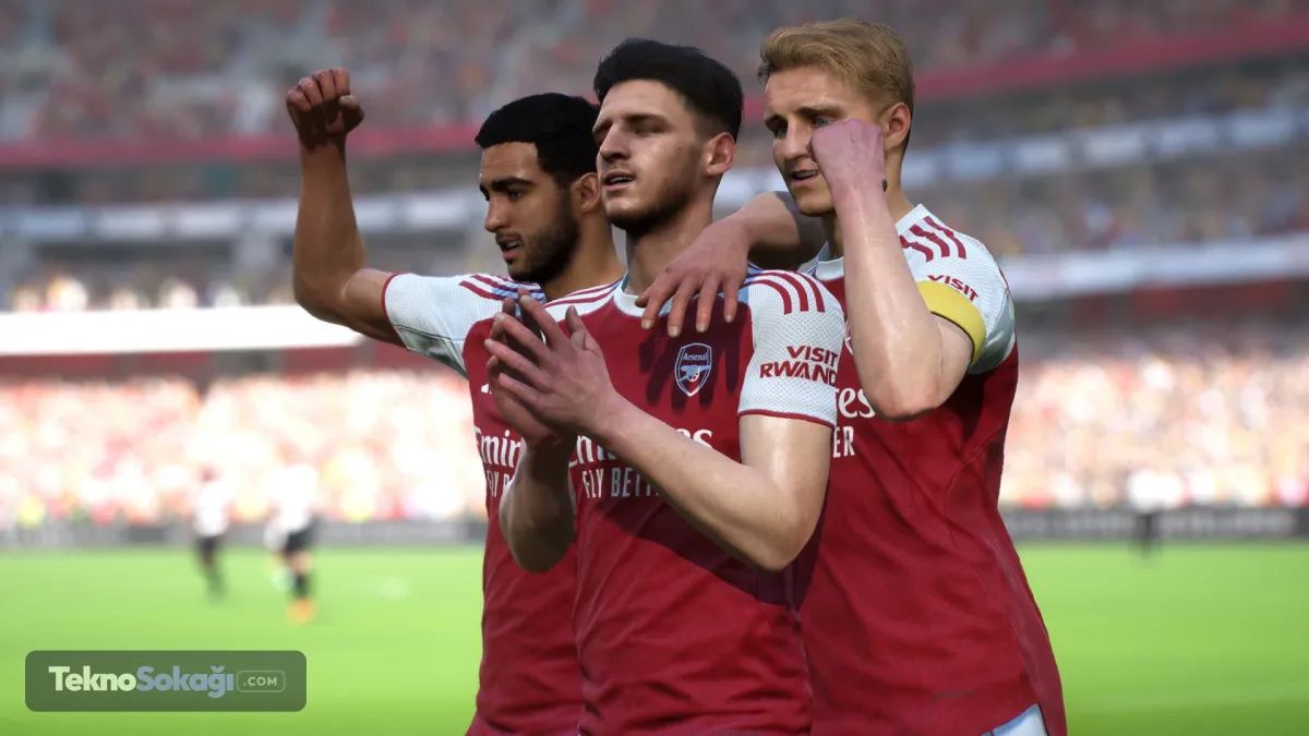 Konami, PES serisini 'eFootball' adıyla oynaması ücretsiz bir modele dönüştürdüğünden bu yana, her yıl sonbahar döneminde oyuna devasa bir ana versiyon güncellemesi getiriyor. Oyun motoru geliştirmeleri, kadro güncellemeleri, lisans yenilemeleri ve yeni oynanış mekanikleri bu büyük güncellemelerle kullanıcılara sunuluyor. Oyuncular tarafından yeni güncellemenin ne zaman yapılacağı araştırılmaya başlandı. Peki eFootball 2027 ne zaman çıkacak?
