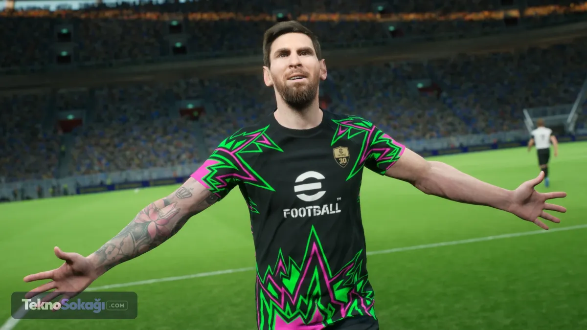 Yeni eFootball güncellemesi ile neler gelecek?eFootball 2027 güncellemesiyle birlikte tüm dünyada tamamlanan 2026 yaz transferleri ve güncel takım kadroları oyuna aktarılacak. Yeni sezon formaları, lisanslar ve stadyum güncellemelerinin de eFootball 2027 ile oyuna eklenmesi bekleniyor. Ayrıca oynanış ve fizik iyileştirmeleri kapsamında pas, şut ve savunma animasyonlarında büyük değişikliklerin yapılacağı tahmin ediliyor. 