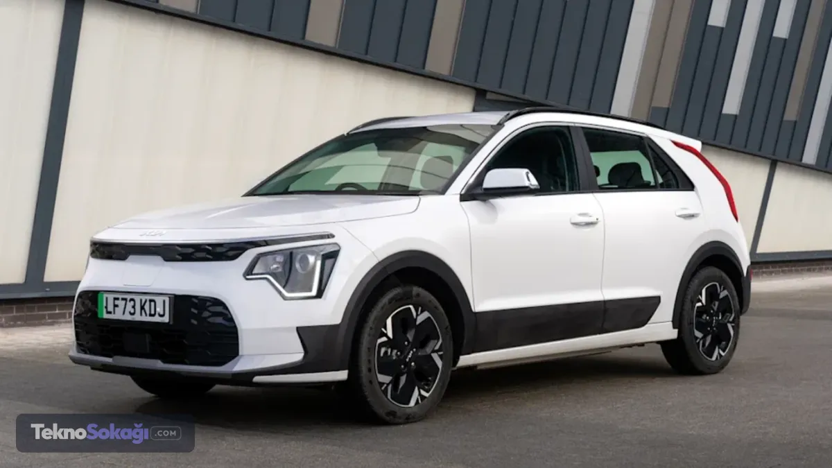 Kia'dan Niro EV kararıKia, düşük talep ve artan ithalat maliyetleri nedeniyle Niro EV modelinin ABD satışlarını sonlandırıyor.Şirket ayrıca EV6 GT ve EV9 GT performans versiyonlarının piyasaya çıkışını da belirsiz bir tarihe erteledi.
