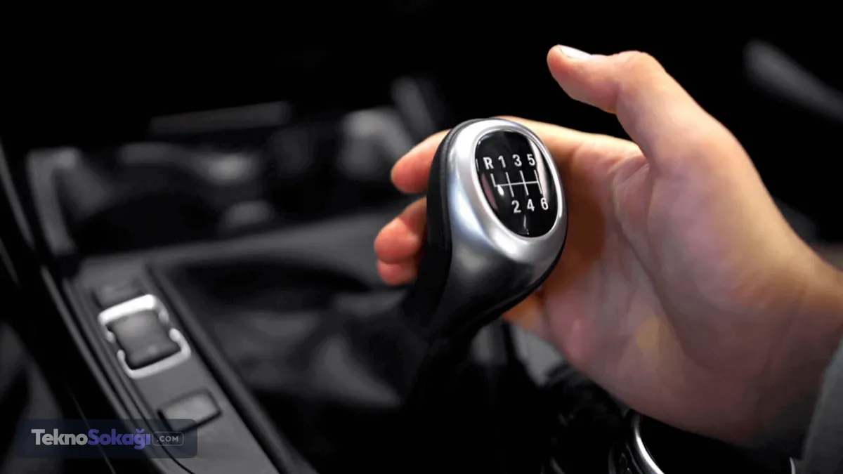 Otomatik vites neden aynı etkiyi oluşturmuyor?Araştırmaya göre otomatik vitesli araçlarda sürücünün yerine birçok işlem araç tarafından gerçekleştiriliyor. Bu nedenle sürücünün zihinsel yükü azalırken, manuel viteste olduğu kadar yoğun bir bilişsel uyarım oluşmuyor.