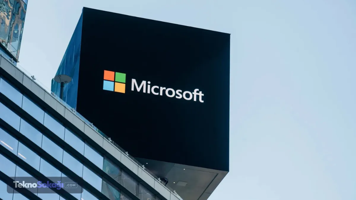 ABD'li teknoloji devi Microsoft, küresel yeniden yapılanma planı kapsamında dünya genelinde yaklaşık 4 bin 800 çalışanını işten çıkaracağını açıkladı. Şirket, organizasyonel değişikliklerin özellikle ticari operasyonlar ve Xbox birimlerinde yoğunlaşacağını duyurdu.