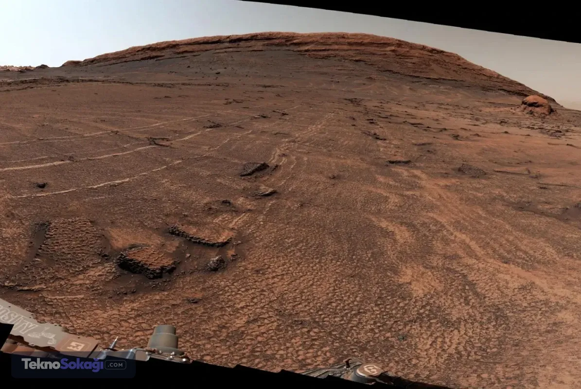 NASA'nın Curiosity uzay aracı Kızıl Gezegen'de devasa bir 'poligon denizi' keşfetti