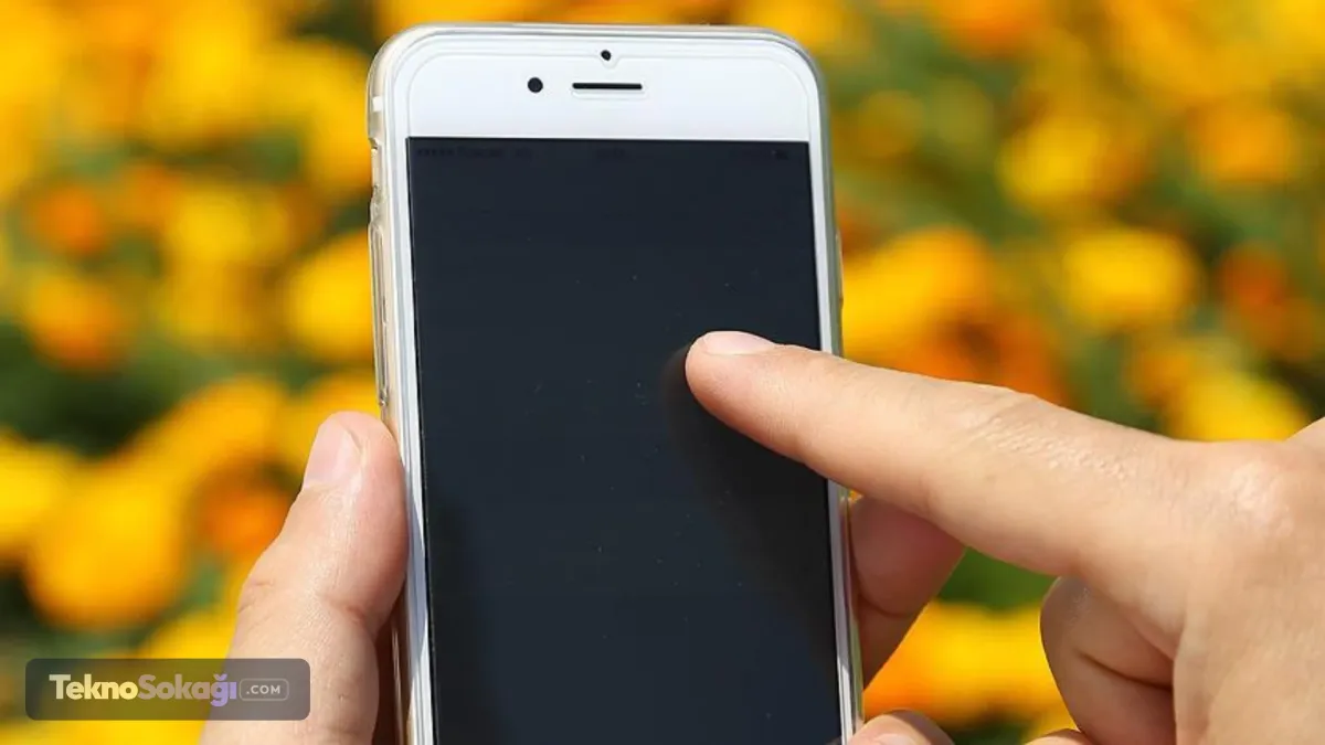 Yaz aylarında hava sıcaklıklarının yüksek seyretmesi nedeniyle cep telefonlarının bataryalarının ısınması bazı problemlere neden olabiliyor. En çok meydana gelen problemlerden biri olarak kaynaklı şarj entegrelerinin bozulması göze çarpıyor. Cep telefonlarının bataryalarını şarj edildikten sonra fazla sürede prizde bırakmak şişmeden kaynaklı cihazın ömrünü kısaltabiliyor. Cep telefon tamircileri sıcak havalarda cep telefonlarının şarjda uzun saatlerde kalmaması gerektiğini tavsiye ederken, sahte bataryalara karşı da uyarılarda bulundu.