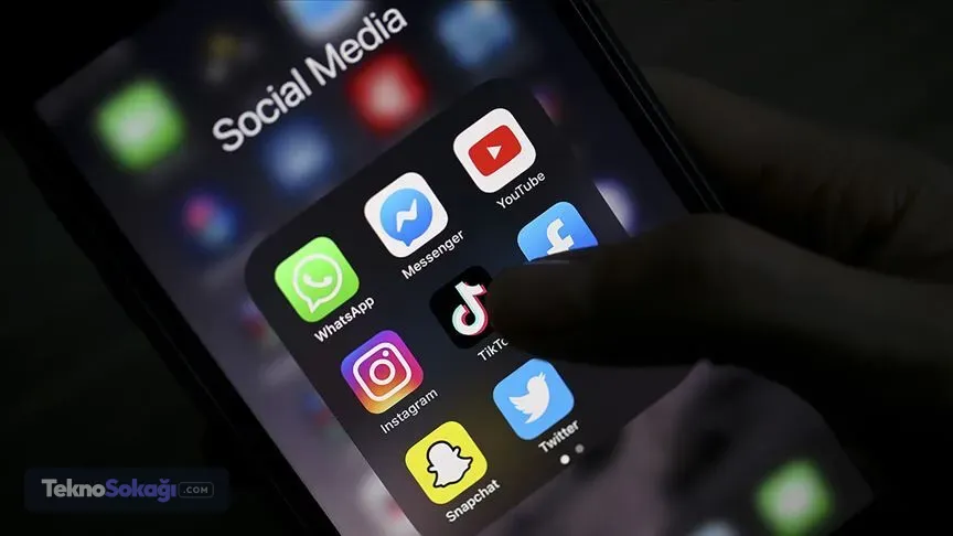 En çok hangi uygulamada vakit geçiriliyor?İlk üç ayda toplam internet trafiğinin yüzde 40,6'sı YouTube'da gerçekleşti. YouTube'u yüzde 16 ile Instagram takip etti. Söz konusu veriler, kullanıcı tüketiminin büyük ölçüde video içerik tüketimi üzerinde yoğunlaştığını ortaya koydu.