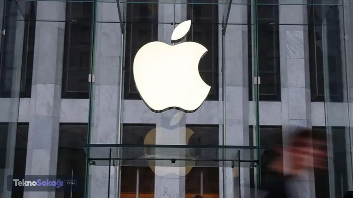Apple, iPhone, iPad ve Mac kullanıcılarını ilgilendiren önemli bir güvenlik güncellemesini beklenenden erken kullanıma sundu. Şirket, işletim sistemlerinde tespit edilen 29 farklı güvenlik açığını kapatan yeni sürümü yayımlarken, kullanıcıların cihazlarını en kısa sürede güncellemeleri gerektiğini duyurdu.