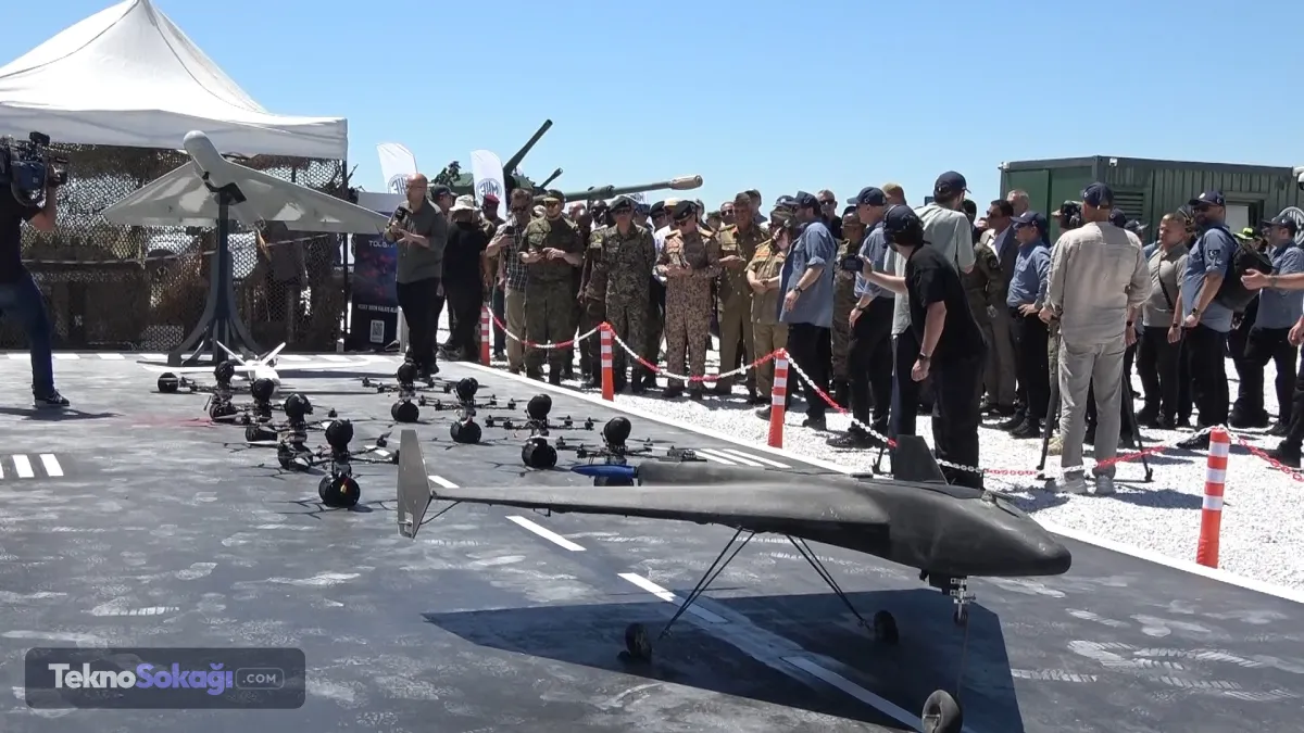 600 yıllık silah ve mühimmat tasarım, üretim ve geliştirme tecrübesiyle uçtan uca çözüm sunan Makine ve Kimya Endüstrisi (MKE), artan mini/mikro İHA ve taktik dron tehditlerine, seyir füzelerine ve akıllı mühimmatlara karşı, 'MKE Tolga Yakın Hava Savunma Sistemi’ni üretti. MKE Tolga Yakın Hava Savunma Sistemi'nin geçen yıl kasım ayında ilk kez Konya’da test atışını gerçekleştirilen Tolga, bu kez de 24 farklı ülkeden 64 kişinin katıldığı uluslararası heyete Milli Savunma Bakanlığı'nın Konya'da konuşlu Karapınar Atış Test ve Değerlendirme Grup Komutanlığı’nda atışlı gösterim yaptı. Faaliyet kapsamında, kamikaze dron, sürü dron saldırısı ve 'Şahid' tipi sabit kanatlı İHA tehditlerinin yer aldığı 7 farklı senaryoda hava tehditleri MKE TOLGA tarafından başarıyla tespit edilerek etkisiz hale getirildi. MKE Genel Müdürü İlhami Keleş ve uluslararası heyetin izlediği atışlar başarıyla tamamlandı.