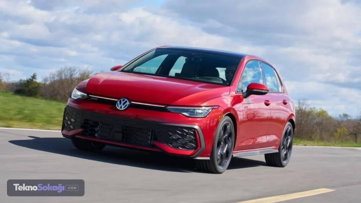 Volkswagen, Temmuz 2026'ya ait güncel fiyat listesini ve finansman kampanyalarını paylaştı. Marka, Taigo, Golf, T-Cross, T-Roc, Tiguan, Tayron ve elektrikli ID serisi modellerinde yeni fiyatlarını açıklarken, uygun faizli kredi seçenekleriyle de dikkat çekti.