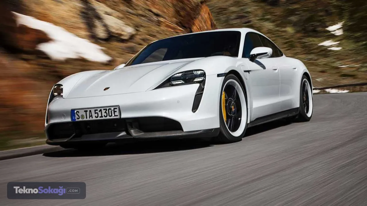 PORSCHE TAYCANYüksek performanslı elektrikli otomobiller arasında yer alan Porsche Taycan, versiyonuna göre yaklaşık 574 ila 629 kilometre arasında WLTP menzili sunuyor.Performans ve sürüş deneyimini ön planda tutan Taycan, elektrikli spor sedan segmentinin dikkat çeken modellerinden biri.