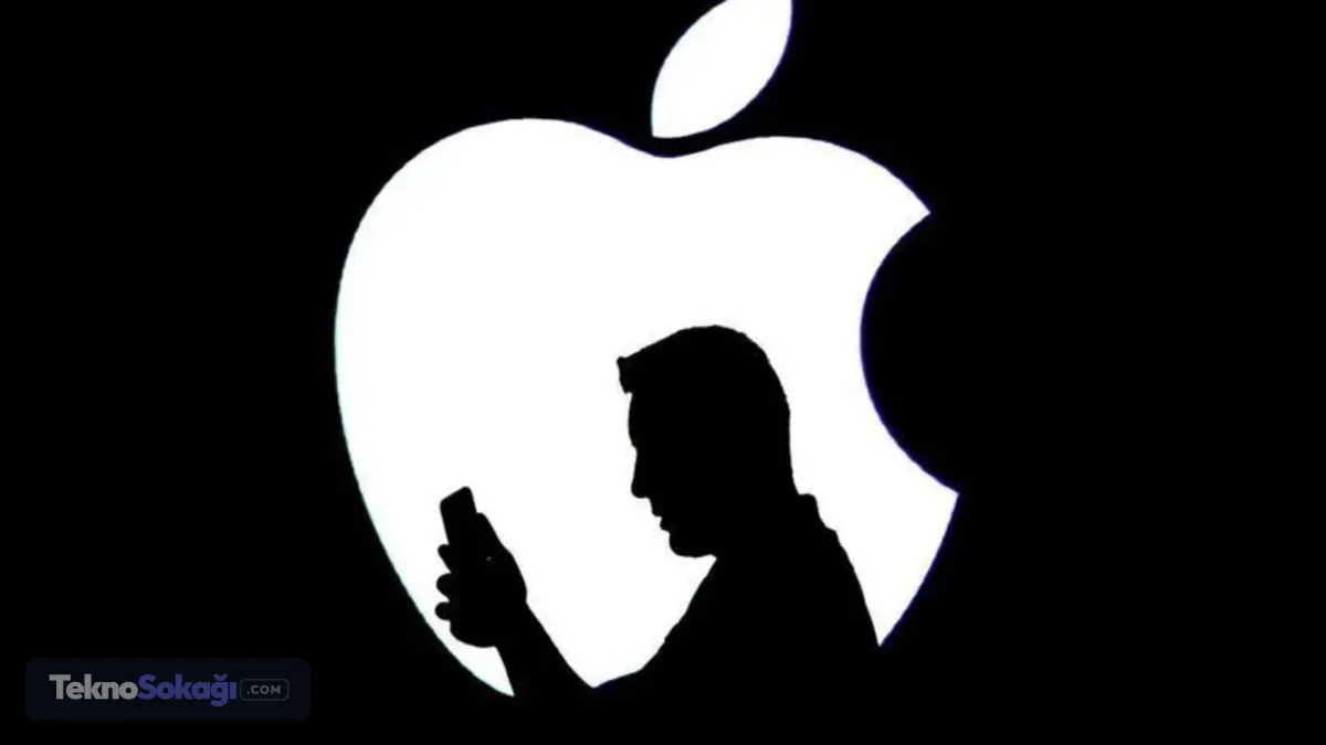 Apple'ın eylül ayında gerçekleştirmesi beklenen etkinliği öncesinde yeni ürünlerine ilişkin iddialar gelmeye devam ediyor. Teknoloji devinin yeni iPhone modellerinin yanı sıra AirPods ailesinde de önemli bir yeniliğe gitmeye hazırlandığı öne sürüldü.Apple'dan kameralı AirPods hamlesiSektör kaynaklarına dayandırılan bilgilere göre Apple, üzerinde kamera bulunan yeni AirPods modelleri geliştiriyor. Yeni teknolojinin özellikle yapay zeka ve erişilebilirlik özellikleriyle birlikte çalışması bekleniyor.