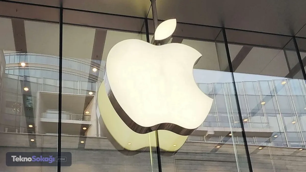 iPhone 18 serisinde büyük değişiklikler bekleniyorApple'ın yeni iPhone modellerinde donanım tarafında önemli yeniliklere gitmesi bekleniyor. iPhone 18 Pro ve Pro Max'in yanı sıra ilk katlanabilir iPhone olarak nitelendirilen iPhone Ultra'nın tanıtılması, şirketin akıllı telefon pazarındaki rekabetini farklı bir noktaya taşıyabilir.Yeni ürünlerde Apple'ın yapay zeka özelliklerinin de önemli bir rol üstlenmesi bekleniyor. Şirketin Siri AI entegrasyonuyla donanım ve yazılım deneyimini daha ileri taşımayı hedeflediği belirtiliyor.