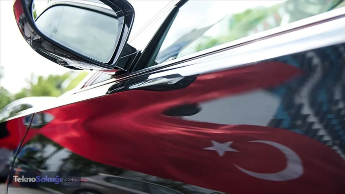 Sahte ekspertiz raporlarına karşı karekodlu kontrolYeni sistemin en dikkat çekici hedeflerinden biri, araç alım satımlarında sahte veya sonradan değiştirilmiş ekspertiz raporları nedeniyle ortaya çıkan mağduriyetleri azaltmak olacak.Dijital ortamda hazırlanan raporların sonradan değiştirilmesinin önüne geçilmesi hedeflenirken, tüketicilerin de rapor üzerindeki karekod aracılığıyla belgenin doğruluğunu kontrol edebilmesi planlanıyor.Böylece ikinci el araç satın almak isteyen vatandaşlar, kendilerine sunulan ekspertiz raporunun Bakanlık sistemindeki kayıtla uyumlu olup olmadığını daha kolay şekilde kontrol edebilecek.
