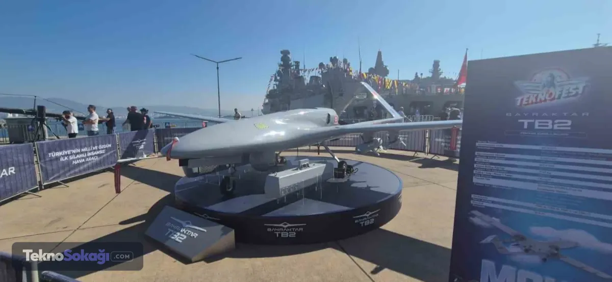 Denizlerin gururu sahneye çıktı! TEKNOFEST Mavi Vatan kapılarını açtı: TCG Anadolu ve Bayraktar TB3 Gölcük’te